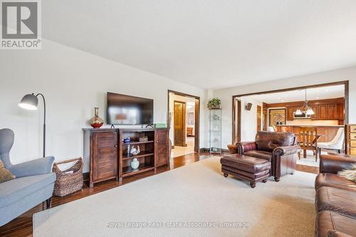 1702 Carrington Road, Mississauga, ON - Indoor Photo Showing Living Room
