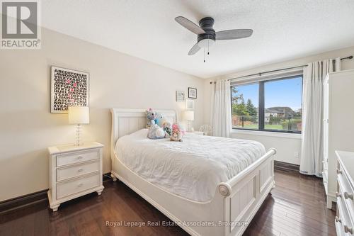 1702 Carrington Road, Mississauga, ON - Indoor Photo Showing Bedroom