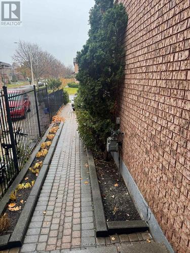 711 Ashprior Avenue, Mississauga, ON - Outdoor