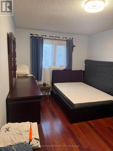 711 Ashprior Avenue, Mississauga, ON - Indoor Photo Showing Bedroom