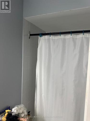 711 Ashprior Avenue, Mississauga, ON - Indoor Photo Showing Bathroom