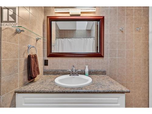 3319 Grouse Road, West Kelowna, BC - Indoor Photo Showing Bathroom