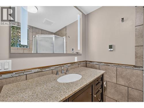 3319 Grouse Road, West Kelowna, BC - Indoor Photo Showing Bathroom