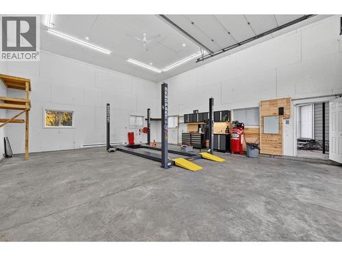 3319 Grouse Road, West Kelowna, BC - Indoor Photo Showing Garage