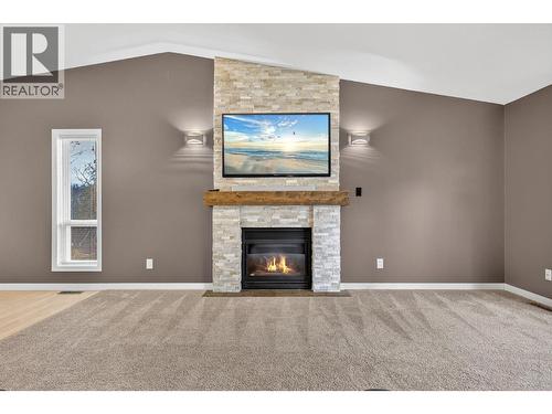 3319 Grouse Road, West Kelowna, BC - Indoor Photo Showing Living Room With Fireplace