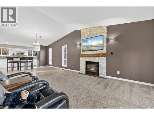 3319 Grouse Road, West Kelowna, BC - Indoor Photo Showing Living Room With Fireplace