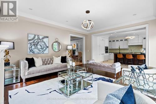 221 Elmwood Avenue, Toronto, ON - Indoor Photo Showing Living Room
