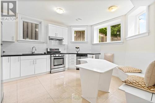 221 Elmwood Avenue, Toronto, ON - Indoor Photo Showing Kitchen