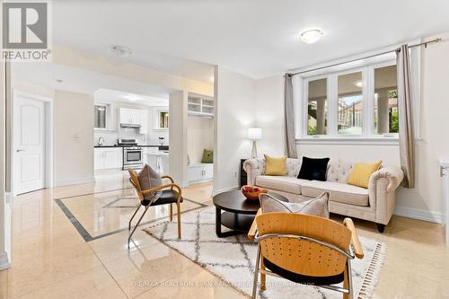 221 Elmwood Avenue, Toronto, ON - Indoor Photo Showing Living Room