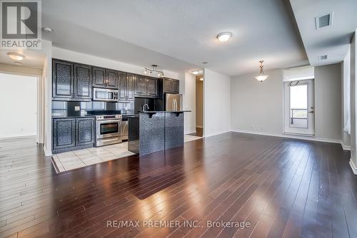 614 - 9225 Jane Street, Vaughan, ON - Indoor Photo Showing Kitchen