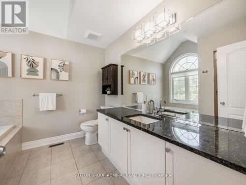 1057 Warby Trail, Newmarket, ON - Indoor Photo Showing Bathroom