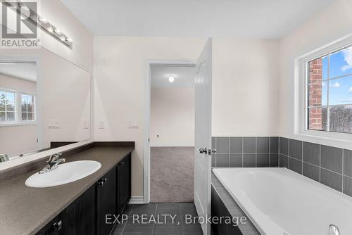 17 Jeanne Pynn Avenue, Georgina, ON - Indoor Photo Showing Bathroom