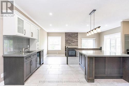 46 Kell Place, Barrie, ON - Indoor Photo Showing Kitchen With Upgraded Kitchen