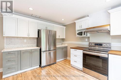 46 Kell Place, Barrie, ON - Indoor Photo Showing Kitchen