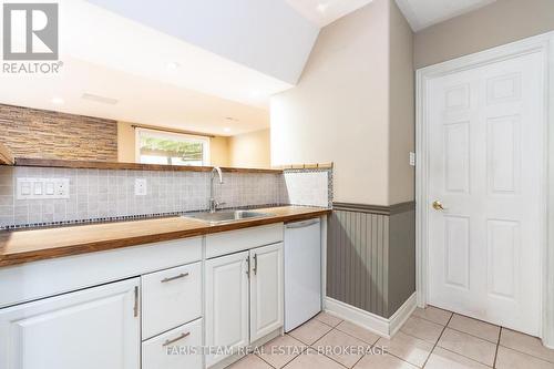 46 Kell Place, Barrie, ON - Indoor Photo Showing Kitchen