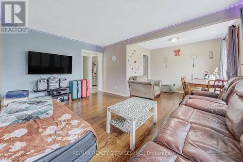 39 Flavian Crescent, Brampton, ON - Indoor Photo Showing Living Room