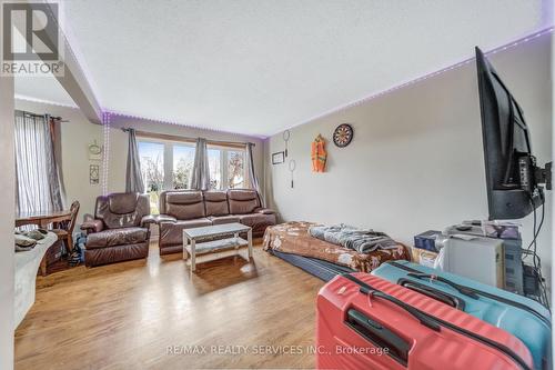 39 Flavian Crescent, Brampton, ON - Indoor Photo Showing Living Room