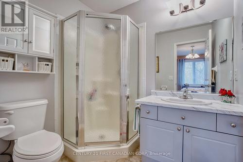 7 - 80 Centre Street, London South (South E), ON - Indoor Photo Showing Bathroom