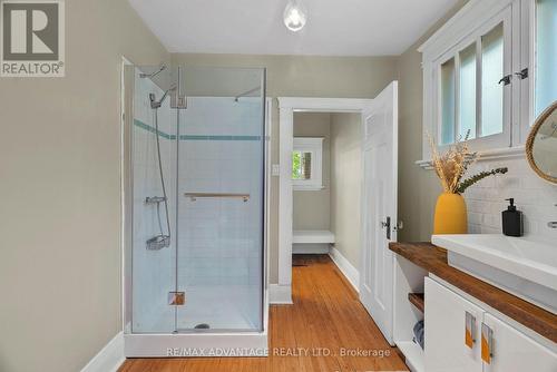 74 Emery Street E, London South (South F), ON - Indoor Photo Showing Bathroom