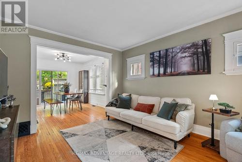 74 Emery Street E, London South (South F), ON - Indoor Photo Showing Living Room