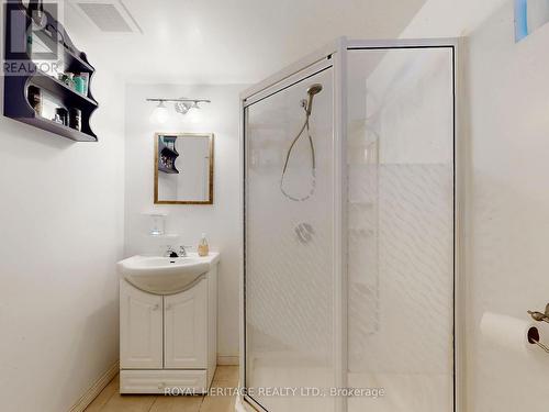 651 Somerville Avenue, Oshawa, ON - Indoor Photo Showing Bathroom