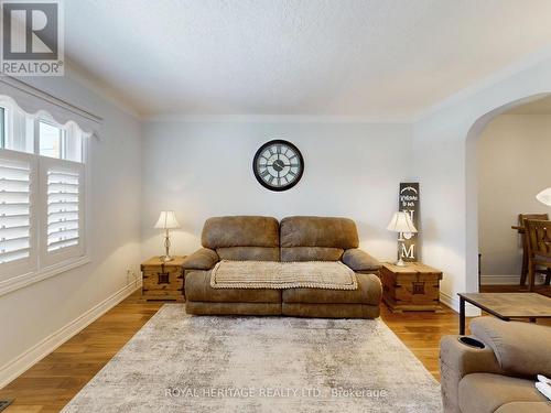 651 Somerville Avenue, Oshawa, ON - Indoor Photo Showing Living Room