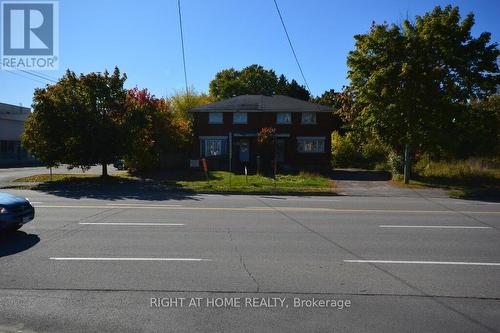 348 WOODROFFE AVENUE  Ottawa, ON K2A 3V5