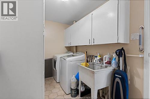 2683 Jamaica, Windsor, ON - Indoor Photo Showing Laundry Room