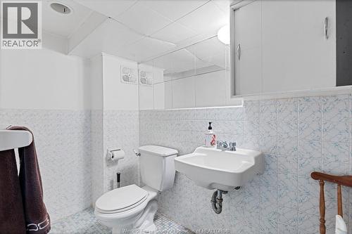 2683 Jamaica, Windsor, ON - Indoor Photo Showing Bathroom