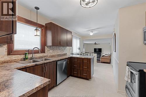 2683 Jamaica, Windsor, ON - Indoor Photo Showing Kitchen With Double Sink