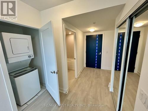 1831 - 2545 Simcoe Street N, Oshawa, ON - Indoor Photo Showing Laundry Room