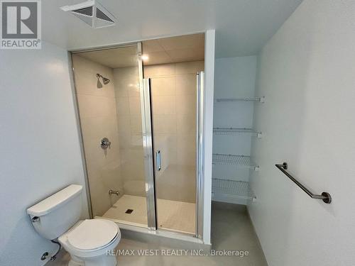 1831 - 2545 Simcoe Street N, Oshawa, ON - Indoor Photo Showing Bathroom