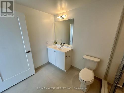 1831 - 2545 Simcoe Street N, Oshawa, ON - Indoor Photo Showing Bathroom