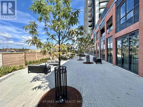 1831 - 2545 Simcoe Street N, Oshawa, ON - Outdoor