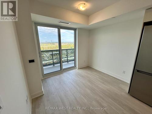 1831 - 2545 Simcoe Street N, Oshawa, ON - Indoor Photo Showing Other Room