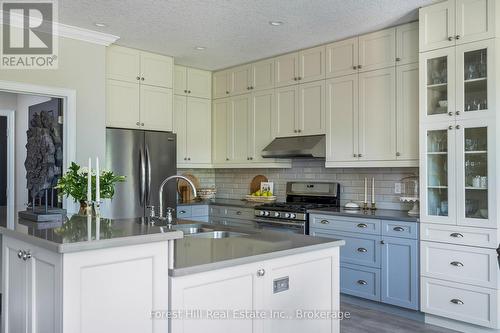21 Marta Crescent, Barrie (Ardagh), ON - Indoor Photo Showing Kitchen With Double Sink