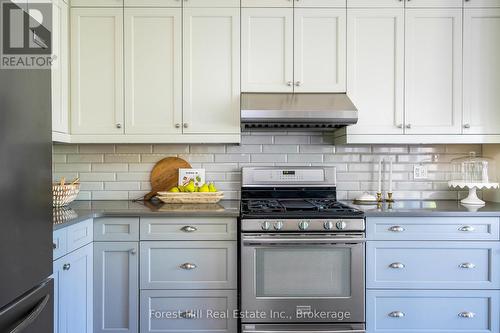 21 Marta Crescent, Barrie (Ardagh), ON - Indoor Photo Showing Kitchen