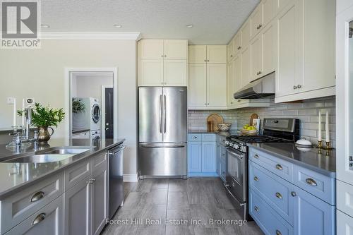21 Marta Crescent, Barrie (Ardagh), ON - Indoor Photo Showing Kitchen With Double Sink With Upgraded Kitchen
