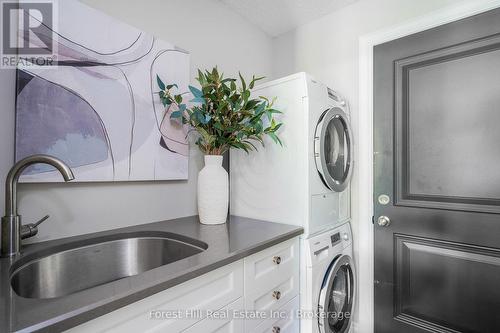 21 Marta Crescent, Barrie (Ardagh), ON - Indoor Photo Showing Laundry Room