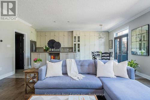 21 Marta Crescent, Barrie (Ardagh), ON - Indoor Photo Showing Living Room