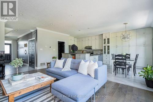 21 Marta Crescent, Barrie (Ardagh), ON - Indoor Photo Showing Living Room