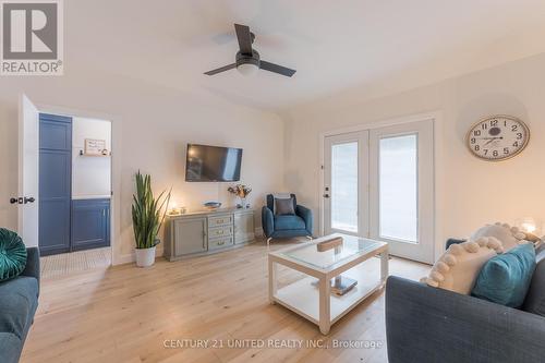 193 Kenedon Drive, Kawartha Lakes (Emily), ON - Indoor Photo Showing Living Room