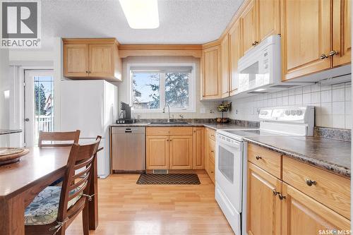 344 Russell Road, Saskatoon, SK - Indoor Photo Showing Kitchen