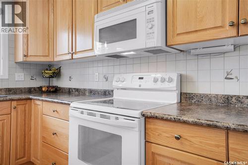 344 Russell Road, Saskatoon, SK - Indoor Photo Showing Kitchen