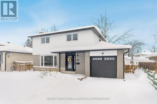 43 JEFFREY STREET  Barrie, ON L4M 4L4