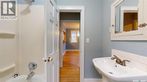 2275 Quebec Street, Regina, SK - Indoor Photo Showing Bathroom