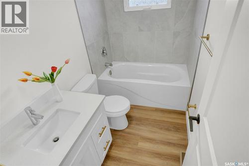 1543 Stadacona Street W, Moose Jaw, SK - Indoor Photo Showing Bathroom