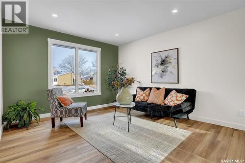 1543 Stadacona Street W, Moose Jaw, SK - Indoor Photo Showing Living Room