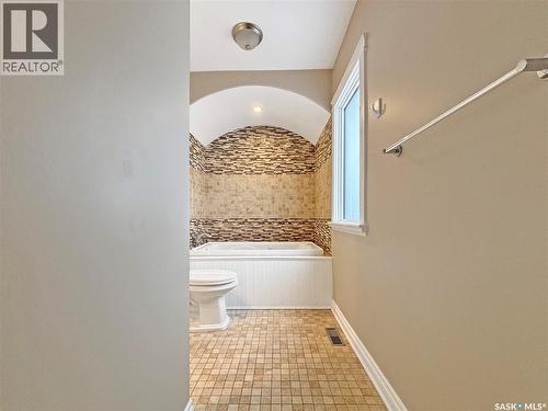 1030 M Avenue S, Saskatoon, SK - Indoor Photo Showing Bathroom