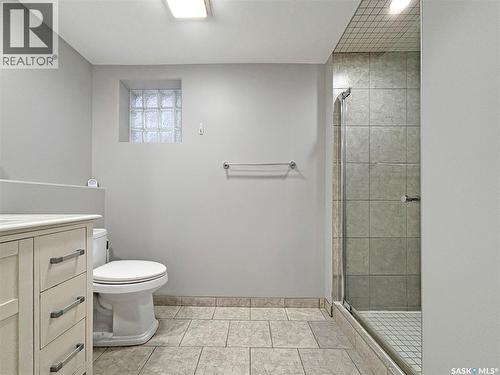 1030 M Avenue S, Saskatoon, SK - Indoor Photo Showing Bathroom